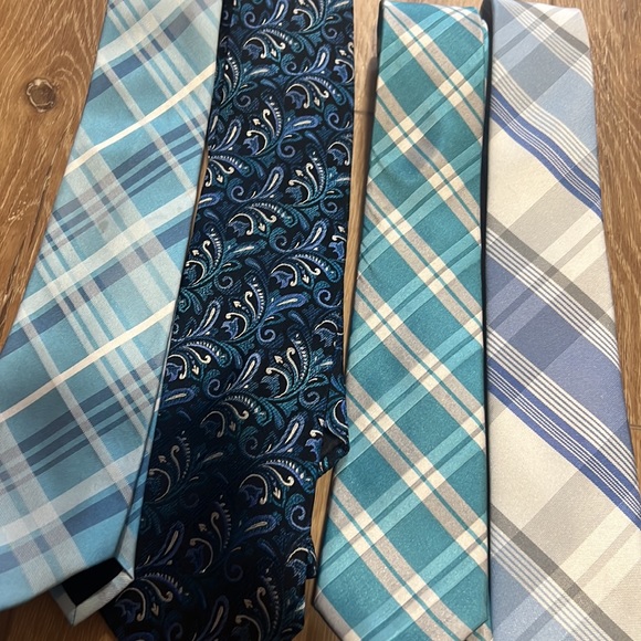 Bundle of 4 ties - Picture 2 of 8